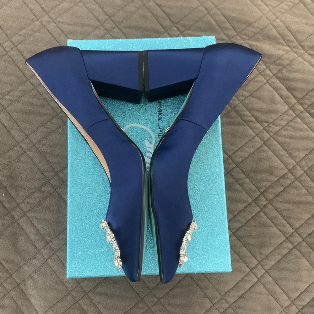Betsy Johnson NIB Lilly Embellished Satin Dress Pumps/Heels  size 10 - Picture 11 of 17